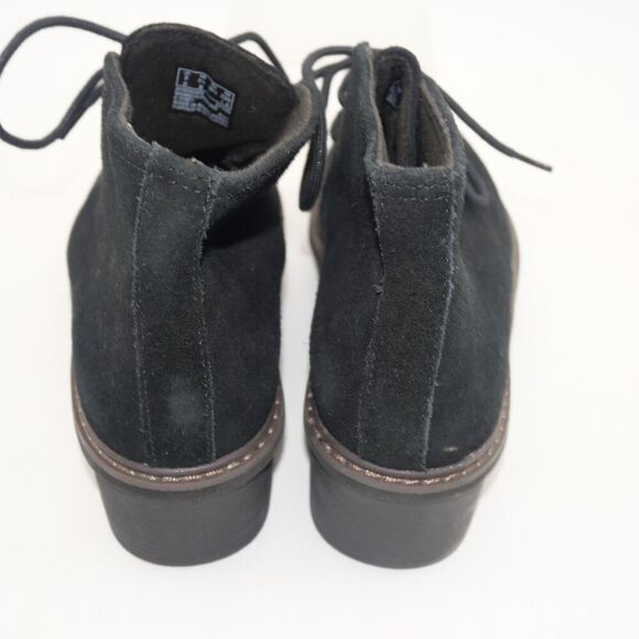 NEW Clarks Airabell Women's 5.5 Lace Up Ankle Chukka Boots Booties Black Suede - Picture 3 of 9